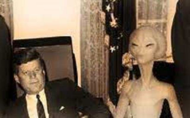 Why governments conceal that they are in contact with aliens?
