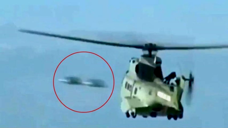 Video: The “UFOs” touch French military helicopter while rescuers survivors of an accident at sea!